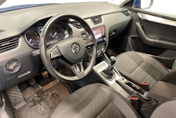 sininen Skoda Octavia 2018 kuva 7.