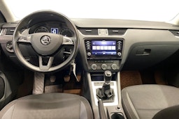 sininen Skoda Octavia 2018 kuva 9.