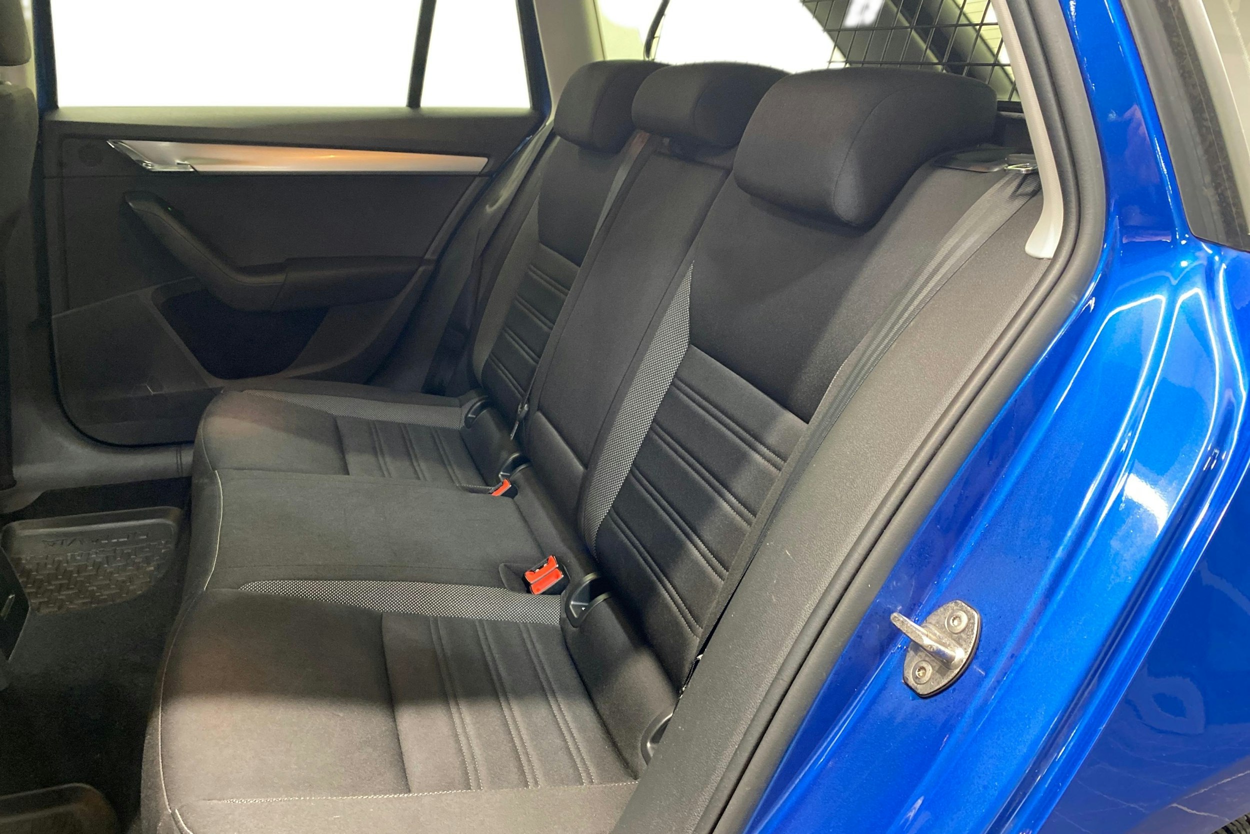 sininen Skoda Octavia 2018 kuva 10.