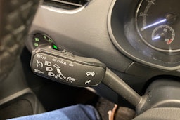 sininen Skoda Octavia 2018 kuva 14.