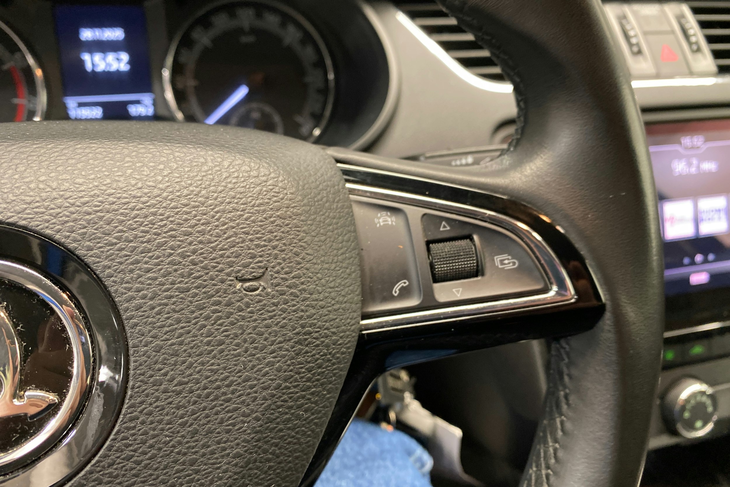 sininen Skoda Octavia 2018 kuva 16.