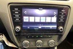 sininen Skoda Octavia 2018 kuva 17.