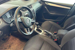 sininen Skoda Octavia 2018 kuva 3.