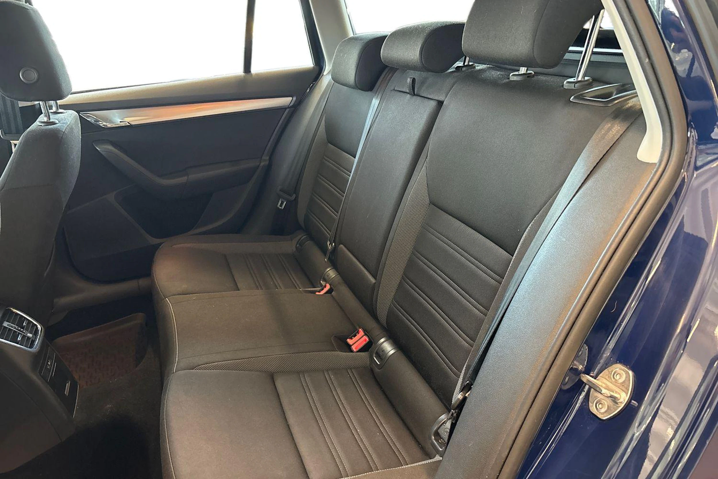 sininen Skoda Octavia 2018 kuva 8.