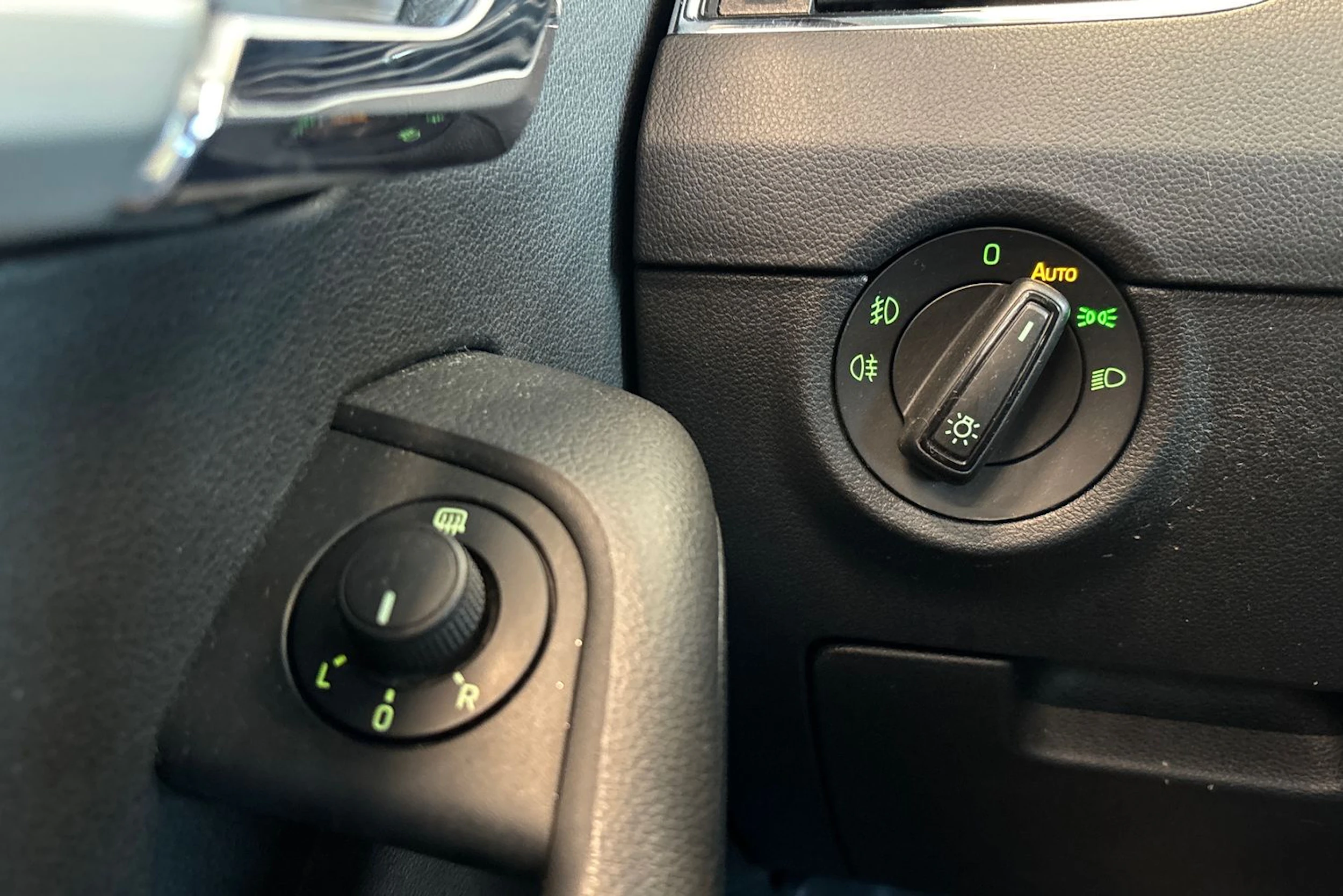 sininen Skoda Octavia 2018 kuva 16.