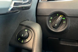 sininen Skoda Octavia 2018 kuva 16.