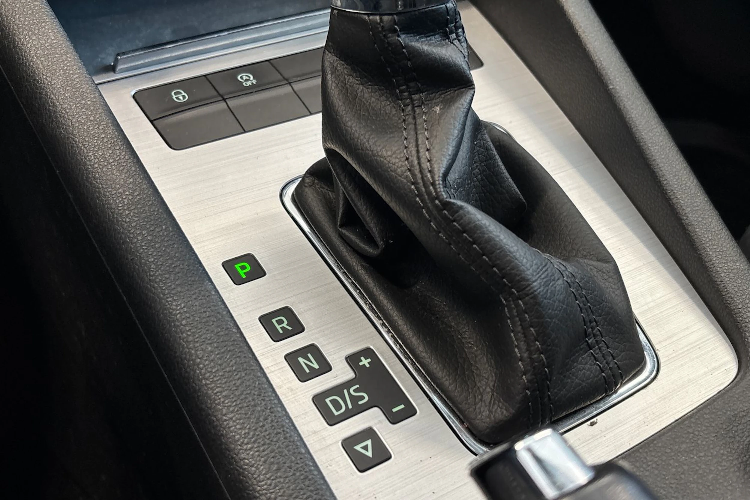 sininen Skoda Octavia 2018 kuva 19.