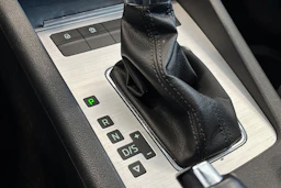 sininen Skoda Octavia 2018 kuva 19.
