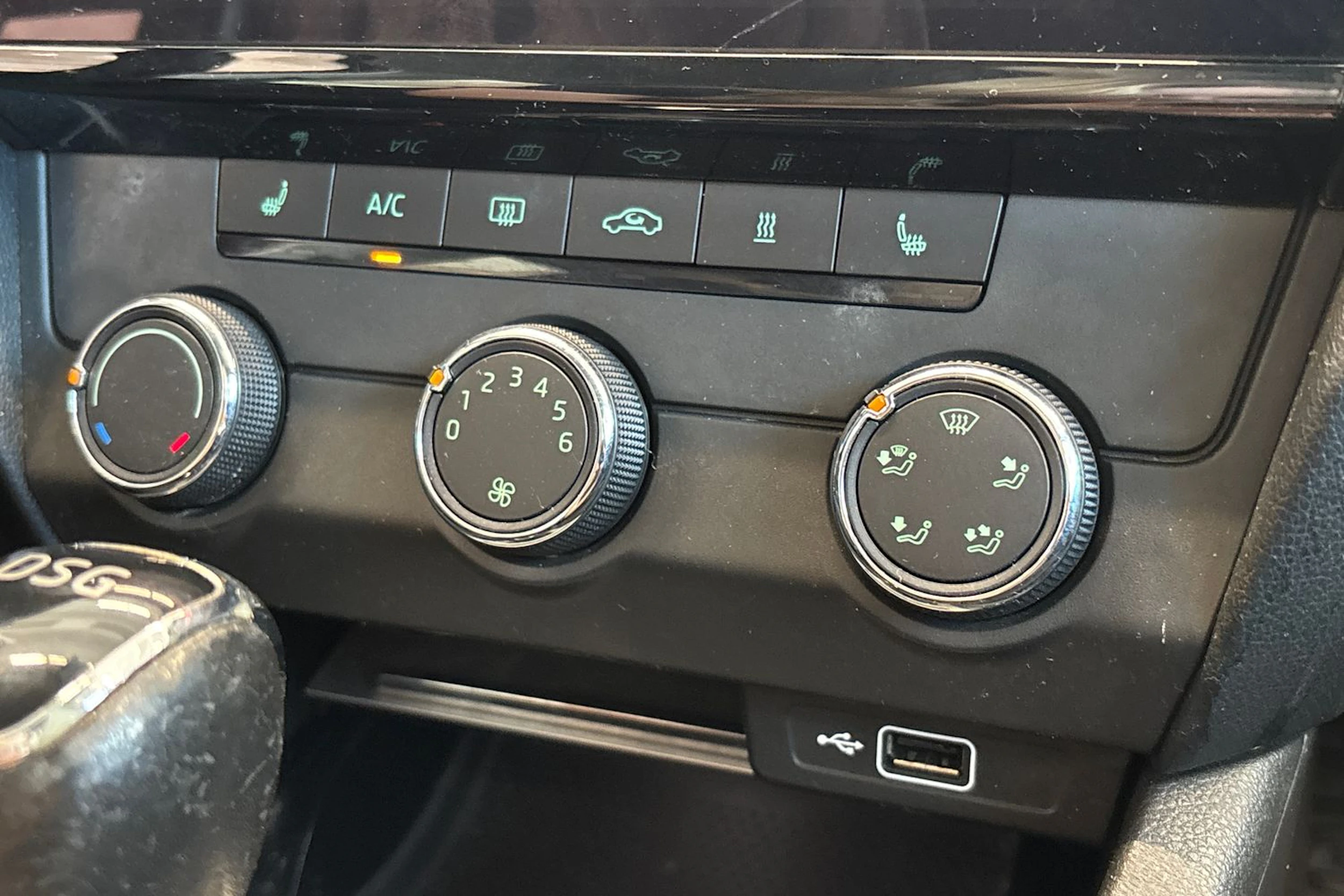 sininen Skoda Octavia 2018 kuva 20.