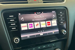 sininen Skoda Octavia 2018 kuva 21.