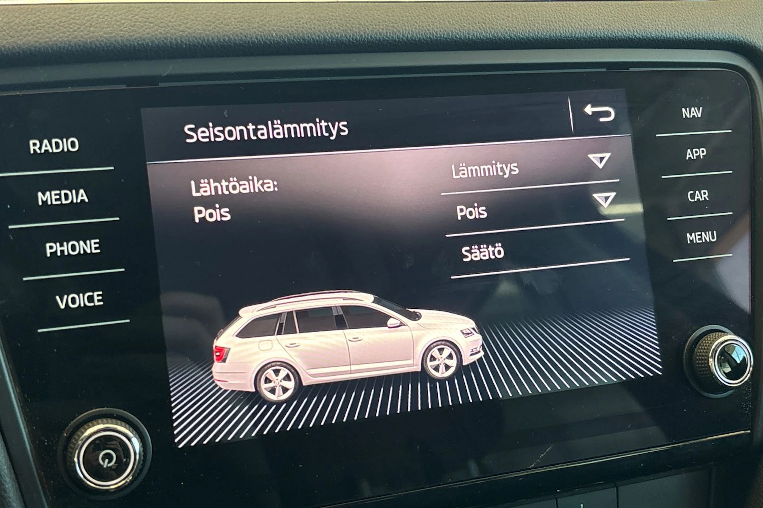 sininen Skoda Octavia 2018 kuva 24.