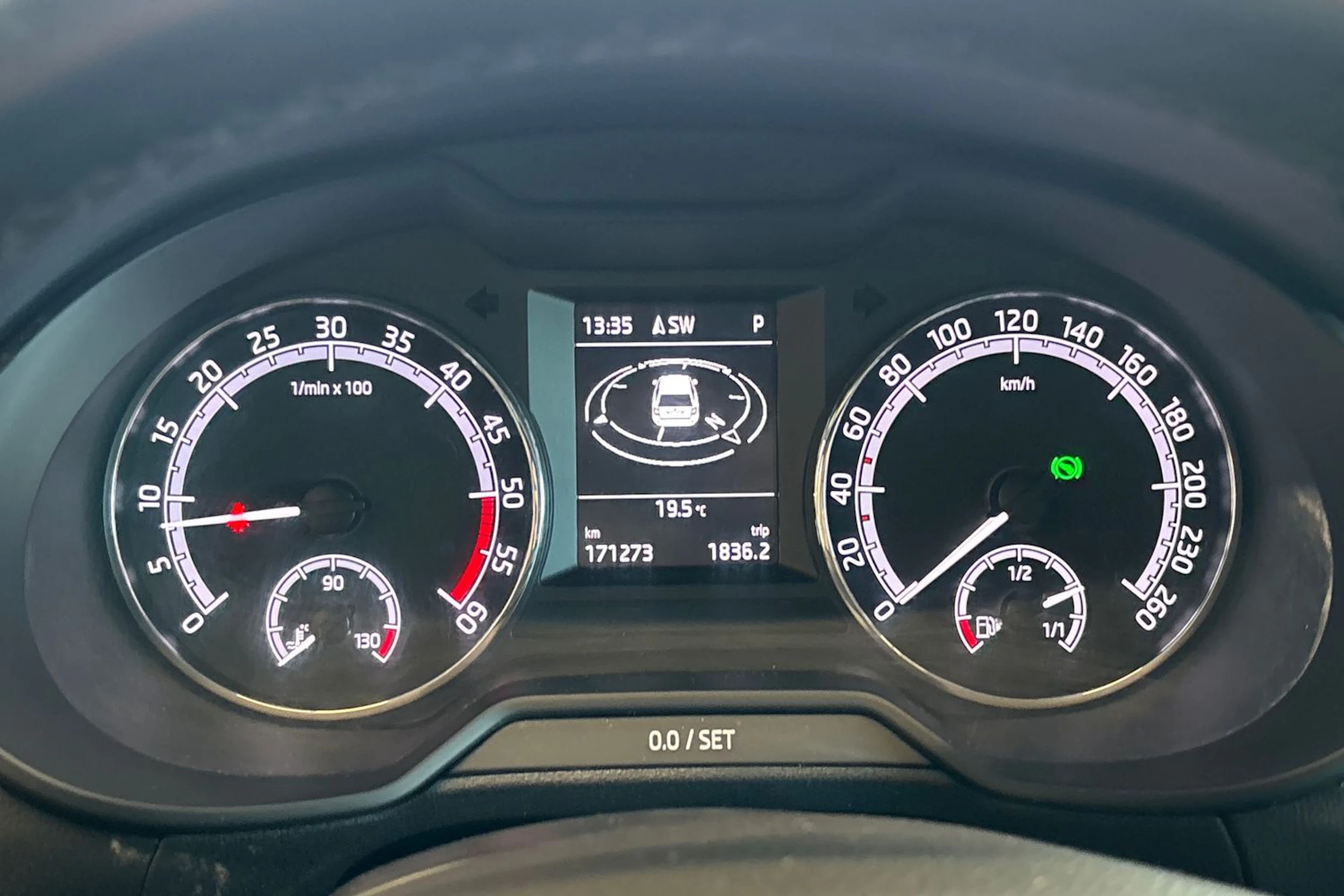 sininen Skoda Octavia 2018 kuva 28.
