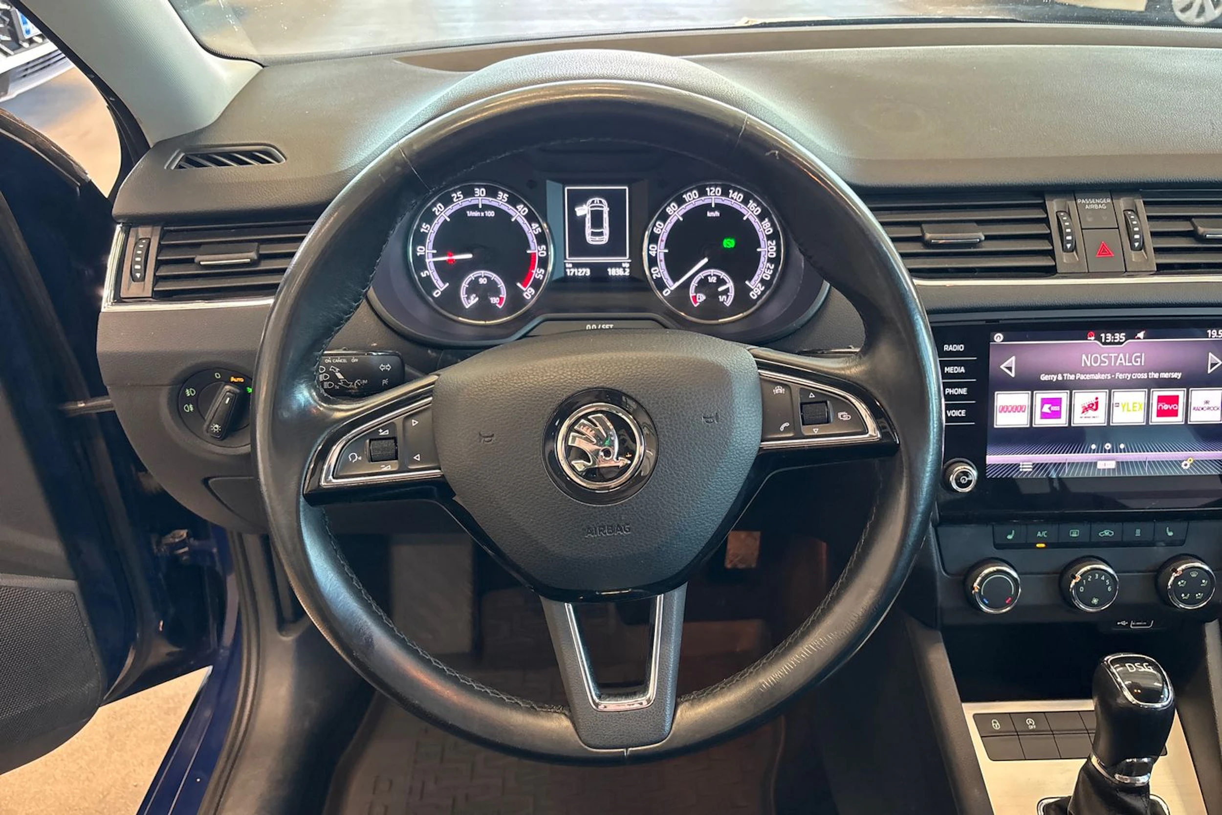 sininen Skoda Octavia 2018 kuva 29.