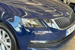 sininen Skoda Octavia 2018 kuva 32.