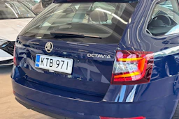 sininen Skoda Octavia 2018 kuva 33.