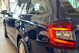 sininen Skoda Octavia 2018 kuva 34.