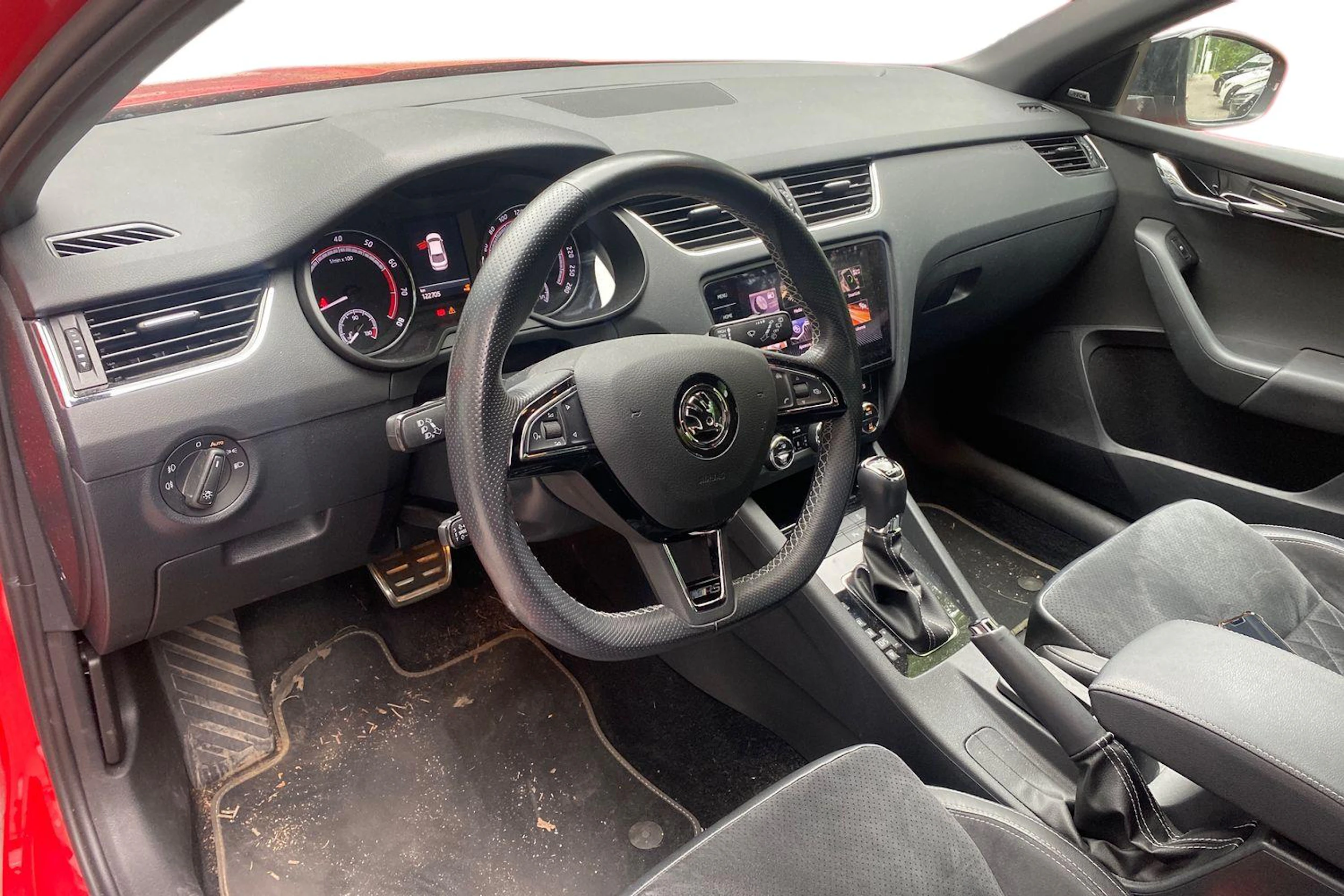 Punainen Skoda OCTAVIA 2018 kuva 3.