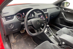 Punainen Skoda OCTAVIA 2018 kuva 3.