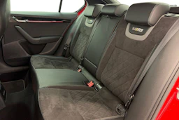 Punainen Skoda OCTAVIA 2018 kuva 8.