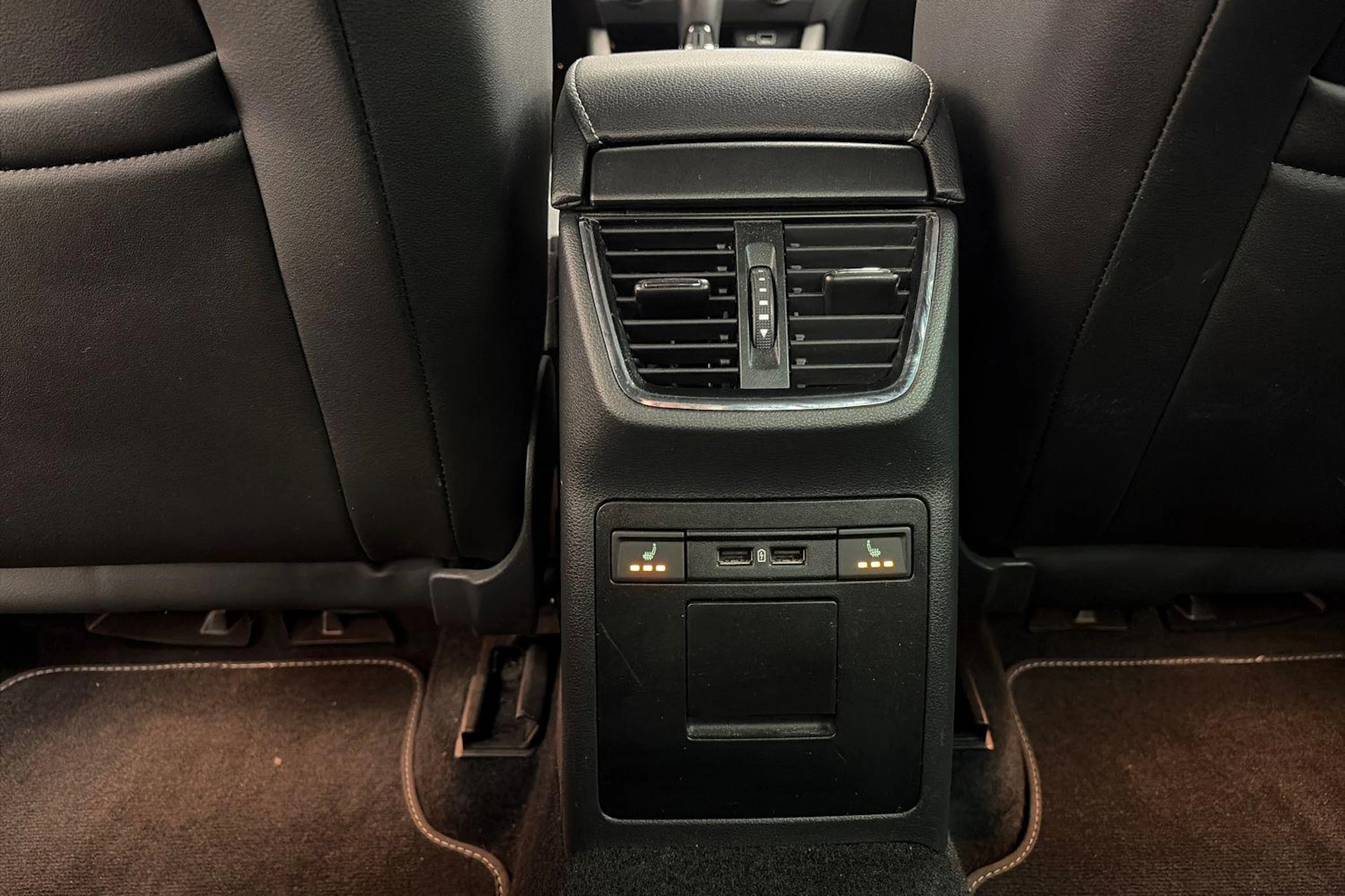 Punainen Skoda OCTAVIA 2018 kuva 9.