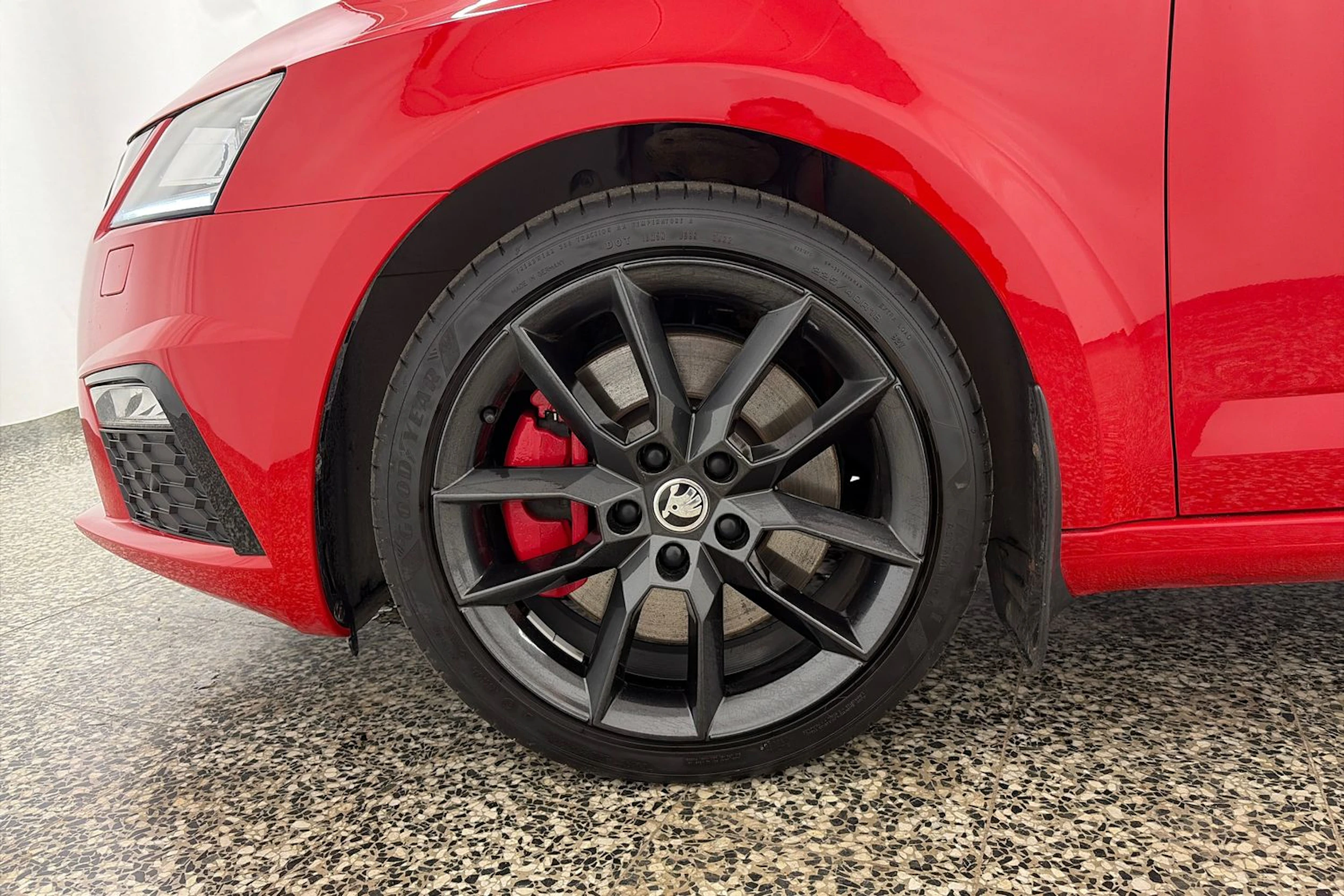 Punainen Skoda OCTAVIA 2018 kuva 10.