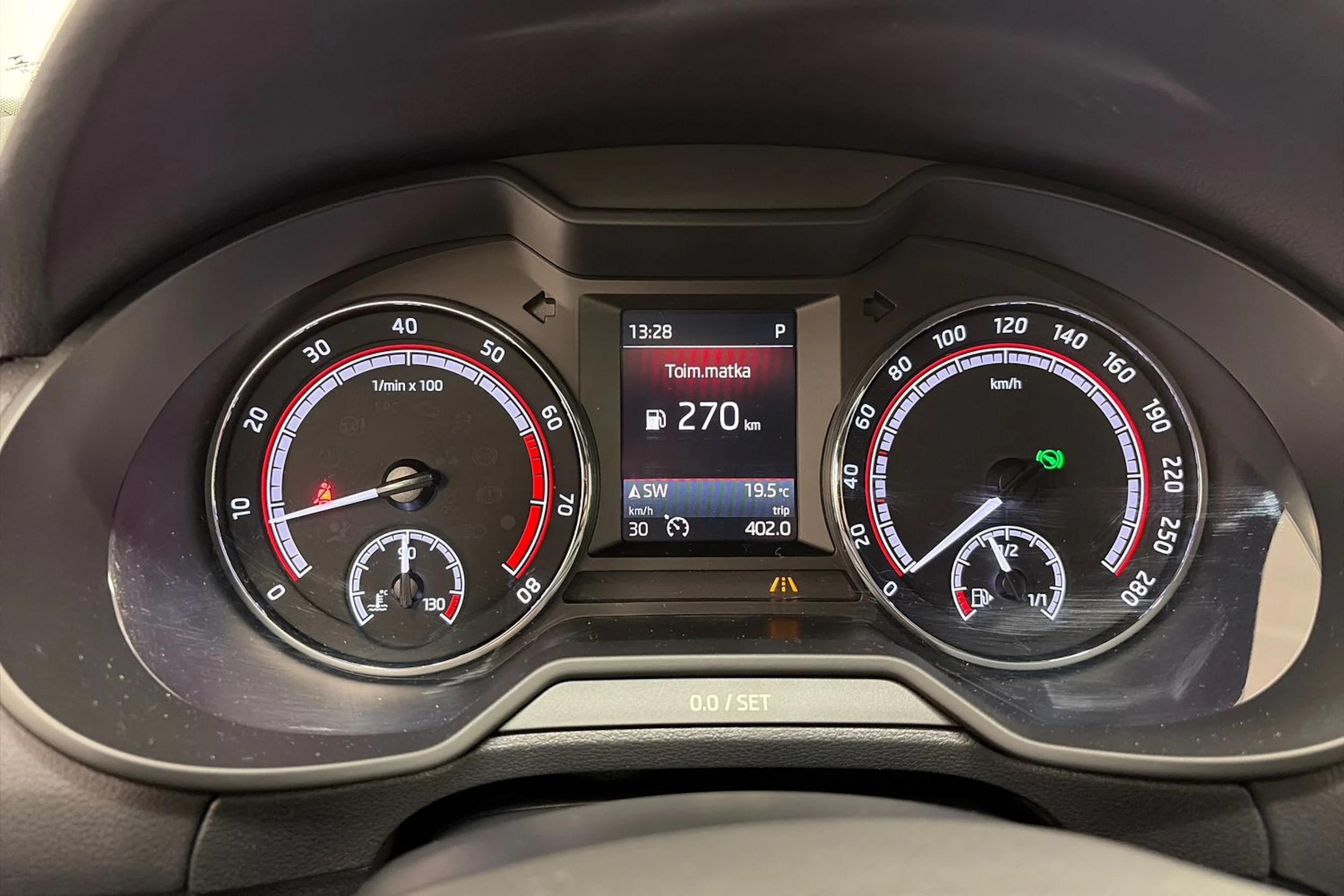 Punainen Skoda OCTAVIA 2018 kuva 17.