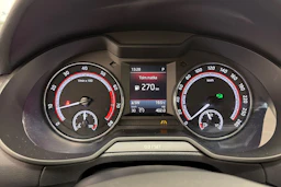 Punainen Skoda OCTAVIA 2018 kuva 17.
