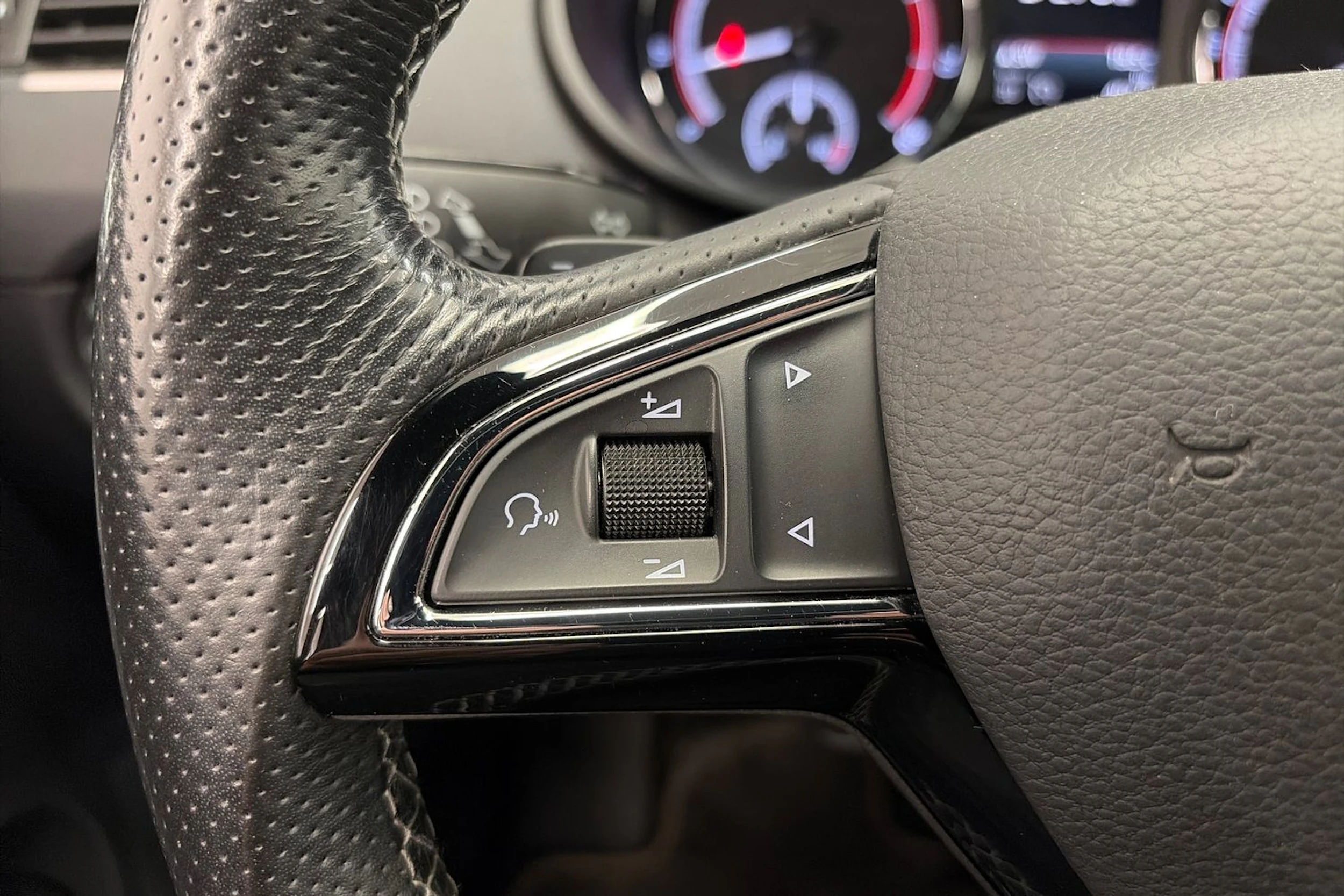 Punainen Skoda OCTAVIA 2018 kuva 18.
