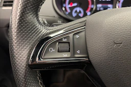 Punainen Skoda OCTAVIA 2018 kuva 18.
