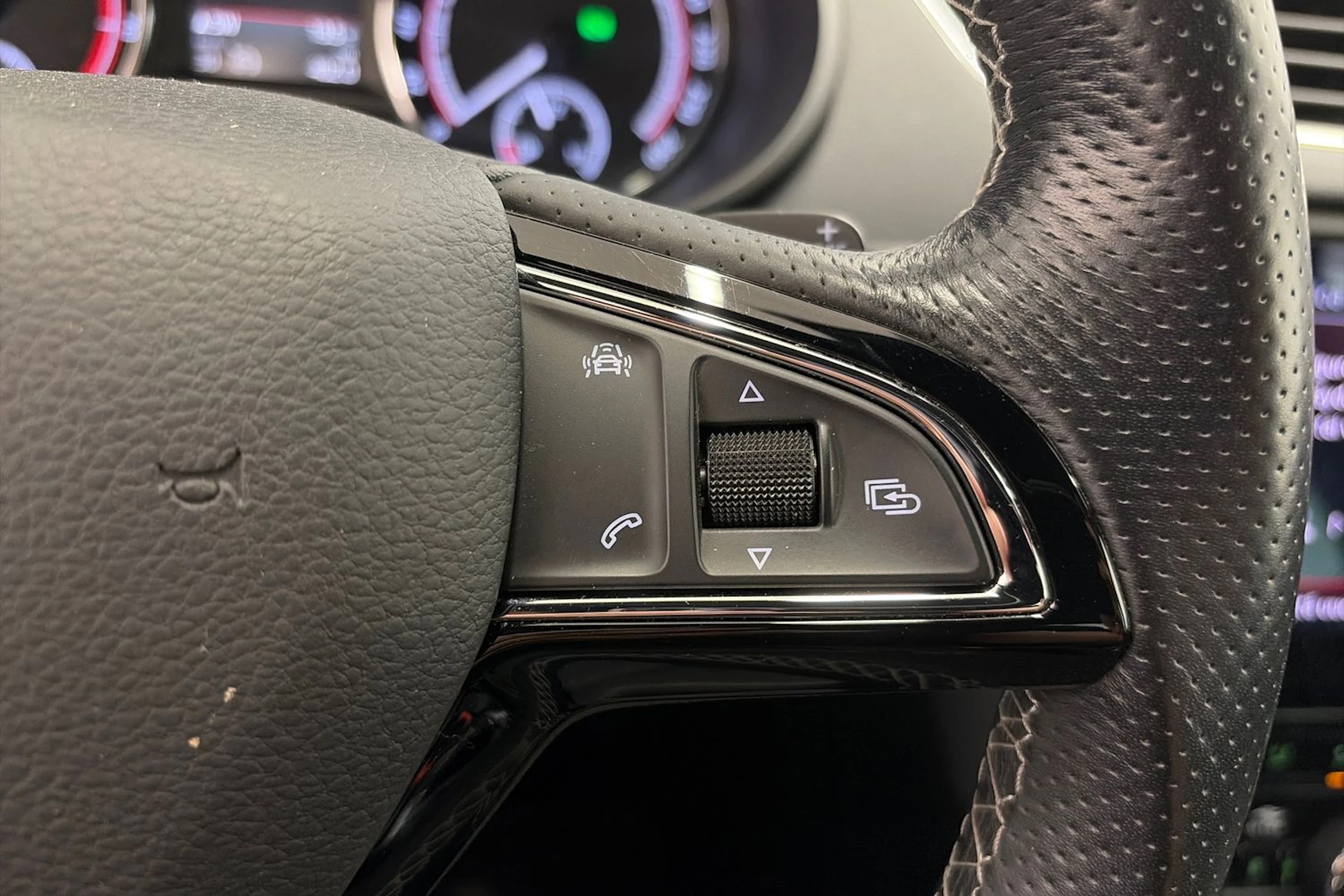 Punainen Skoda OCTAVIA 2018 kuva 19.