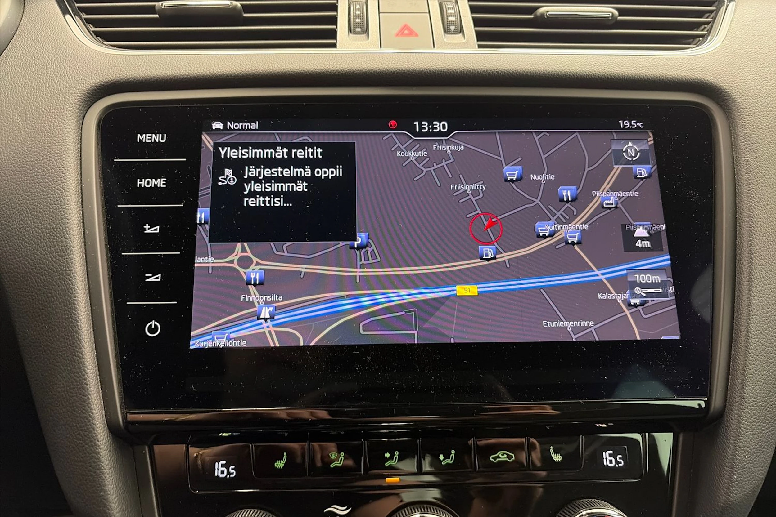 Punainen Skoda OCTAVIA 2018 kuva 21.