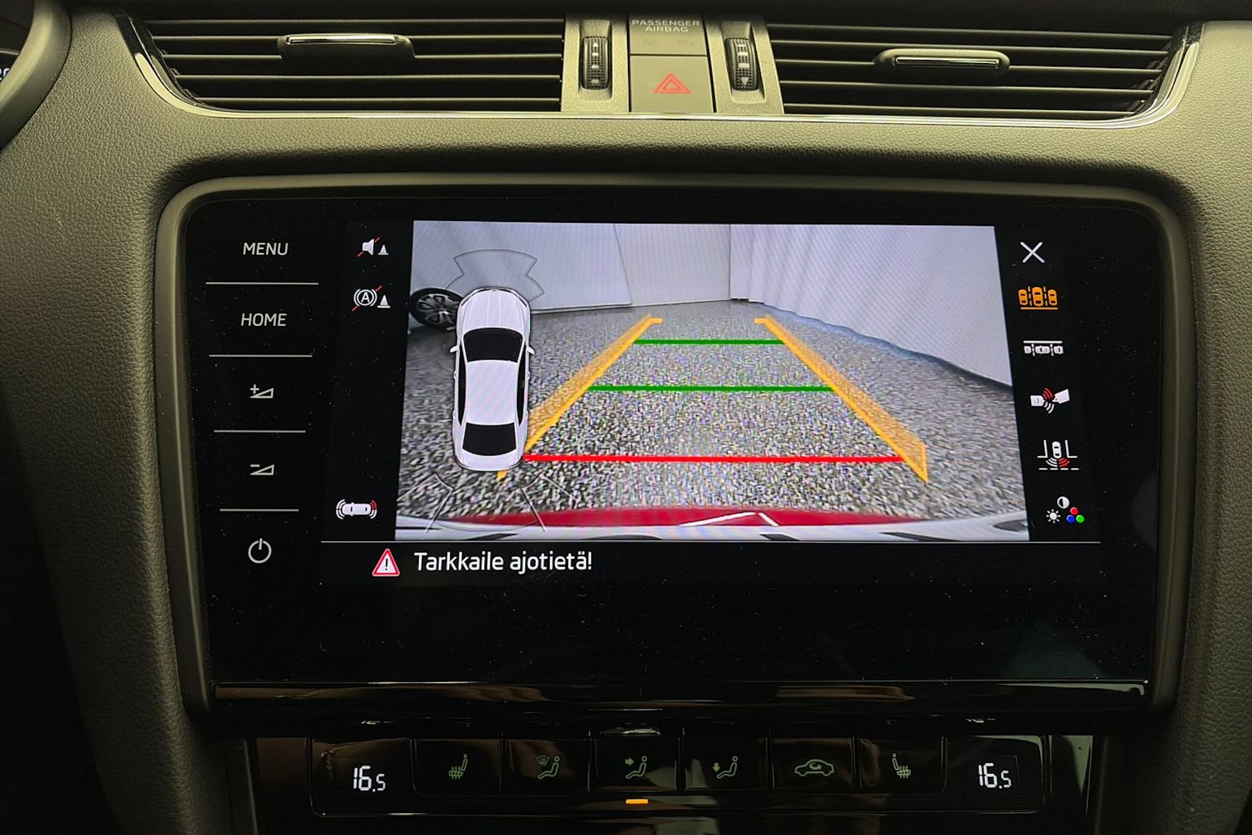 Punainen Skoda OCTAVIA 2018 kuva 22.
