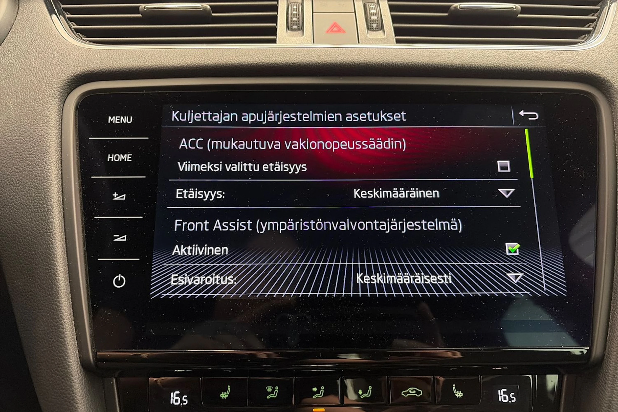 Punainen Skoda OCTAVIA 2018 kuva 24.