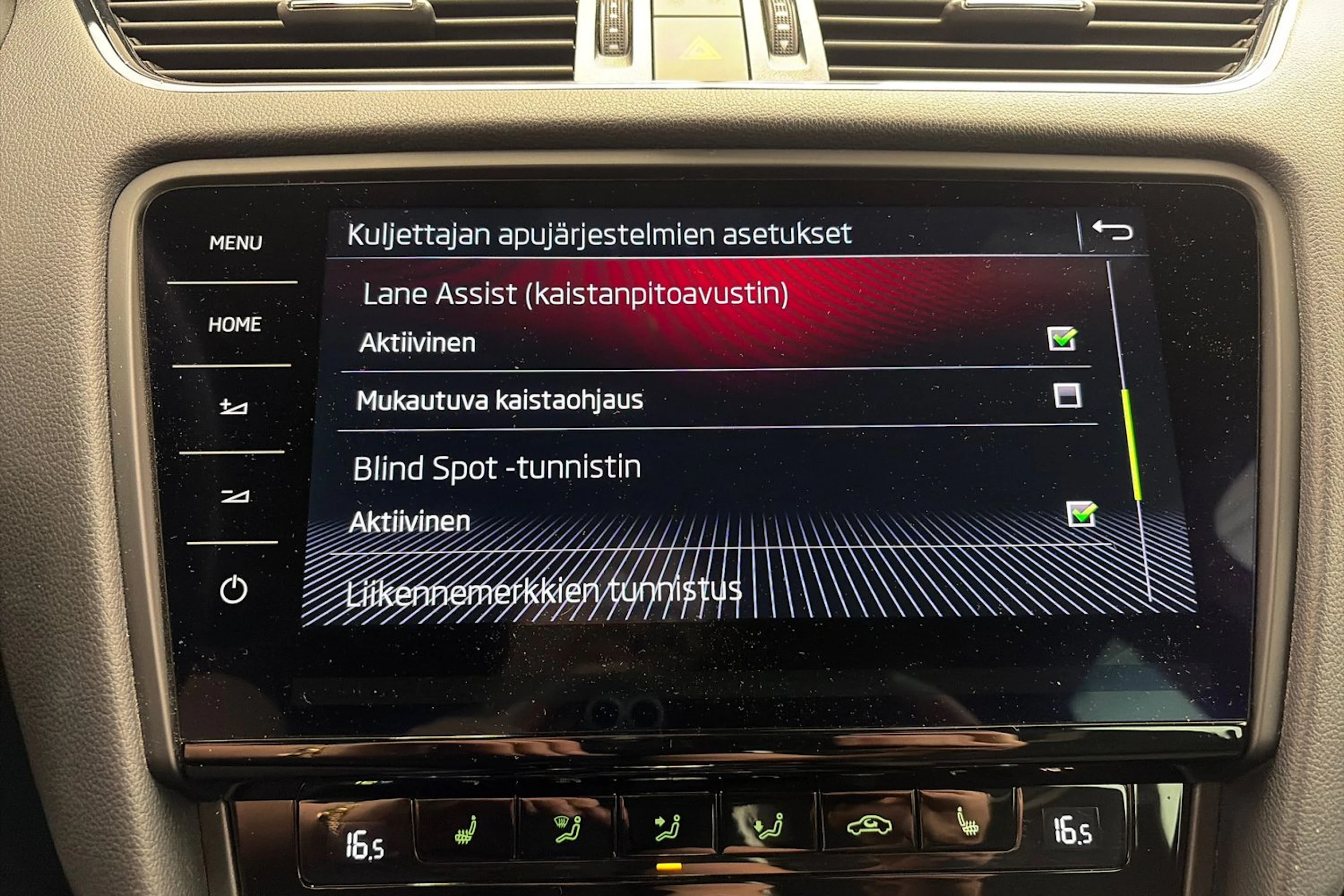 Punainen Skoda OCTAVIA 2018 kuva 25.