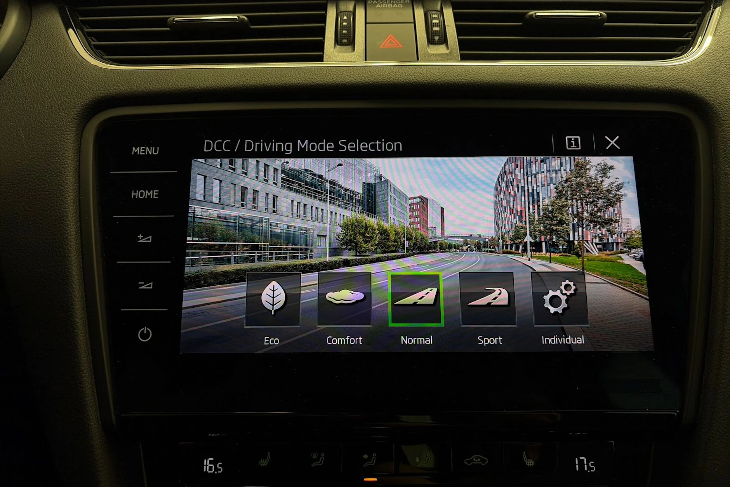 Punainen Skoda OCTAVIA 2018 kuva 28.