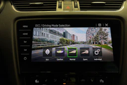 Punainen Skoda OCTAVIA 2018 kuva 28.