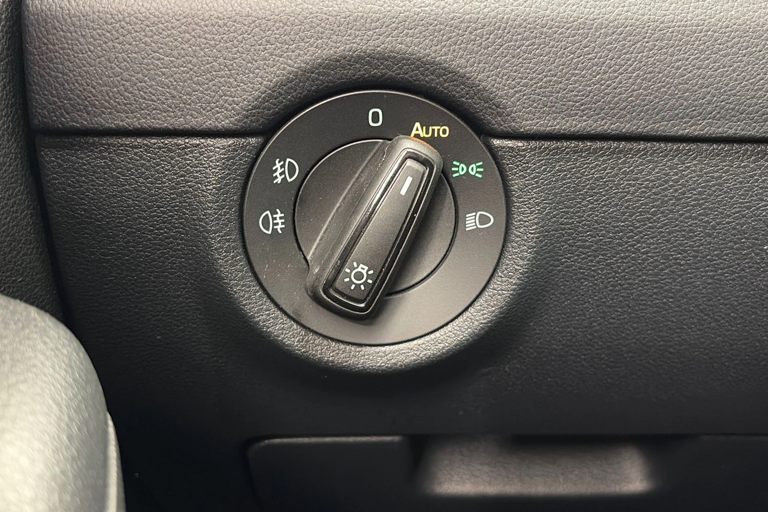 Punainen Skoda OCTAVIA 2018 kuva 29.