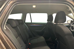 ruskea (beige) Skoda Octavia 2019 kuva 9.