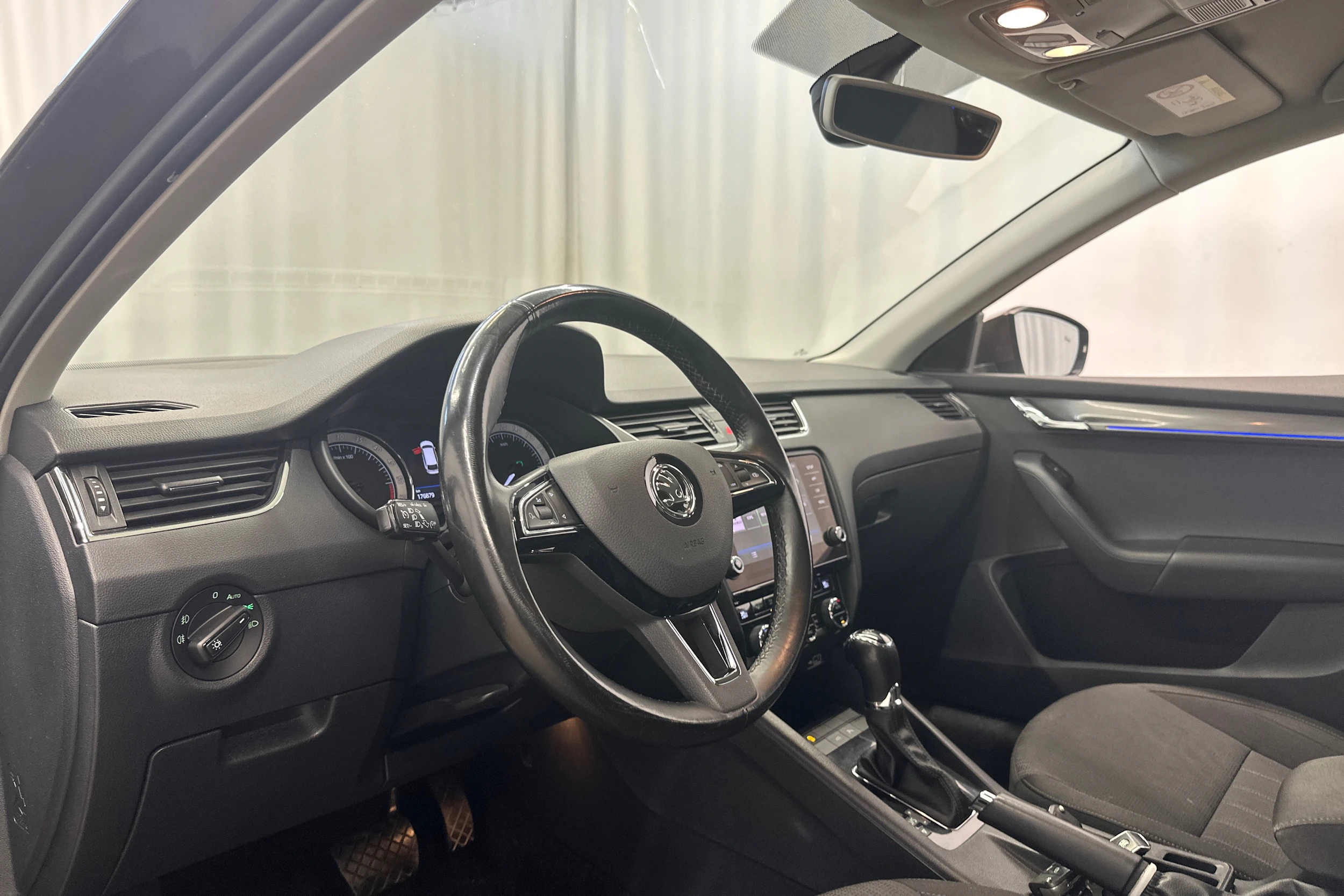 ruskea (beige) Skoda Octavia 2019 kuva 10.