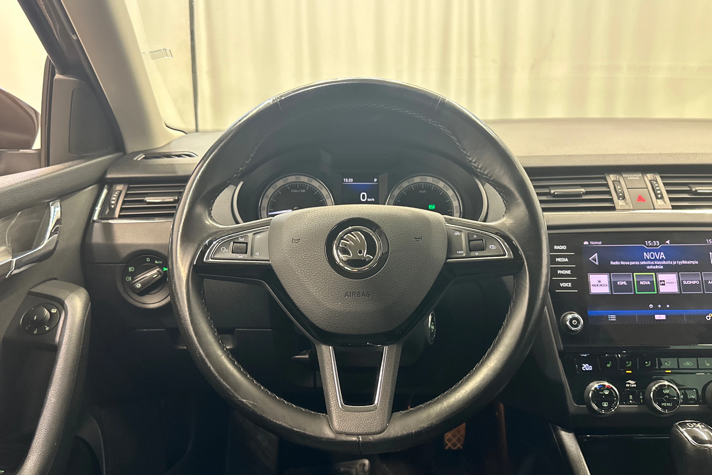 ruskea (beige) Skoda Octavia 2019 kuva 12.