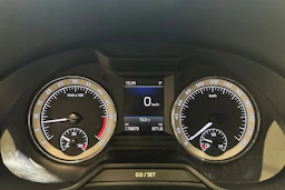 ruskea (beige) Skoda Octavia 2019 kuva 15.