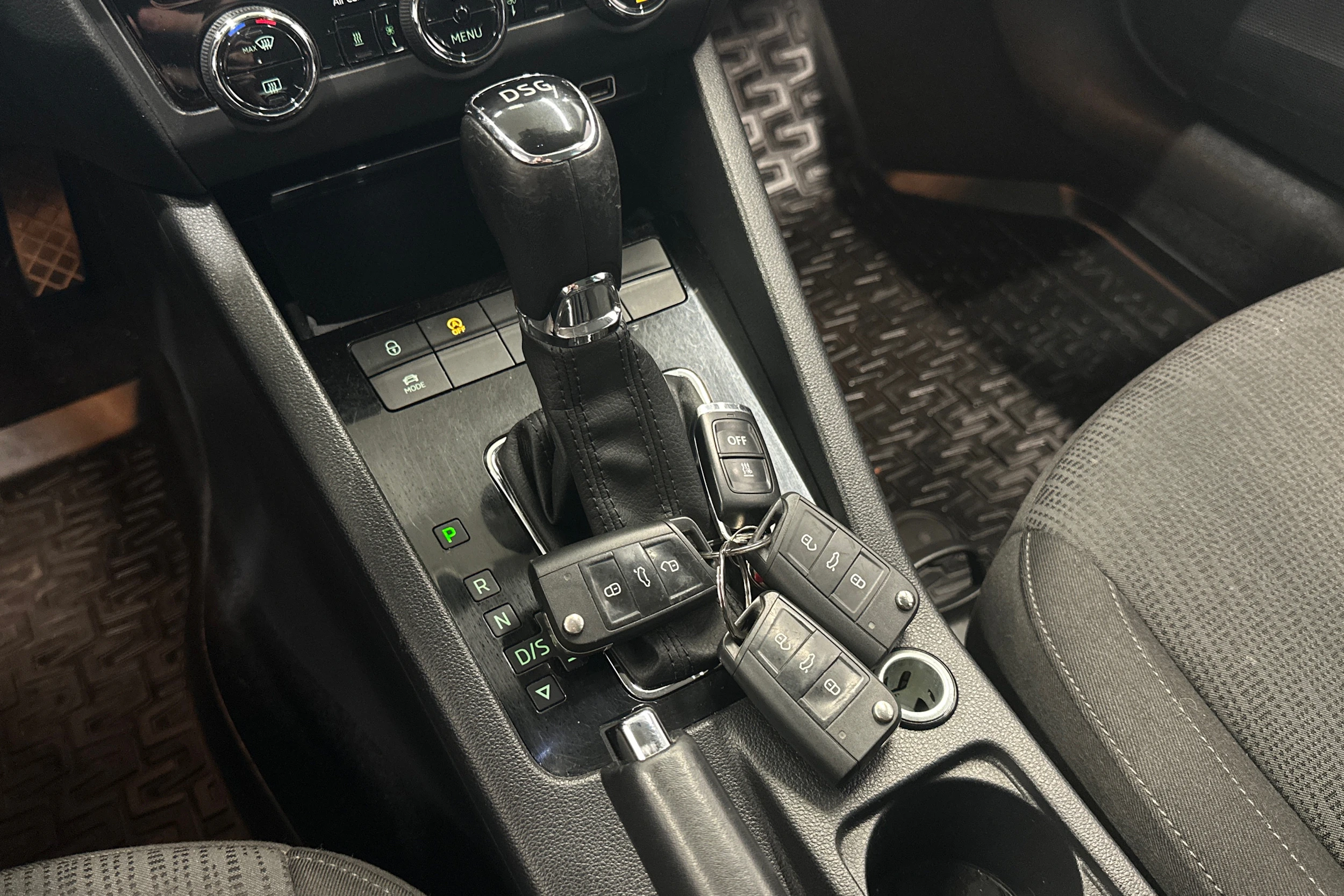 ruskea (beige) Skoda Octavia 2019 kuva 16.