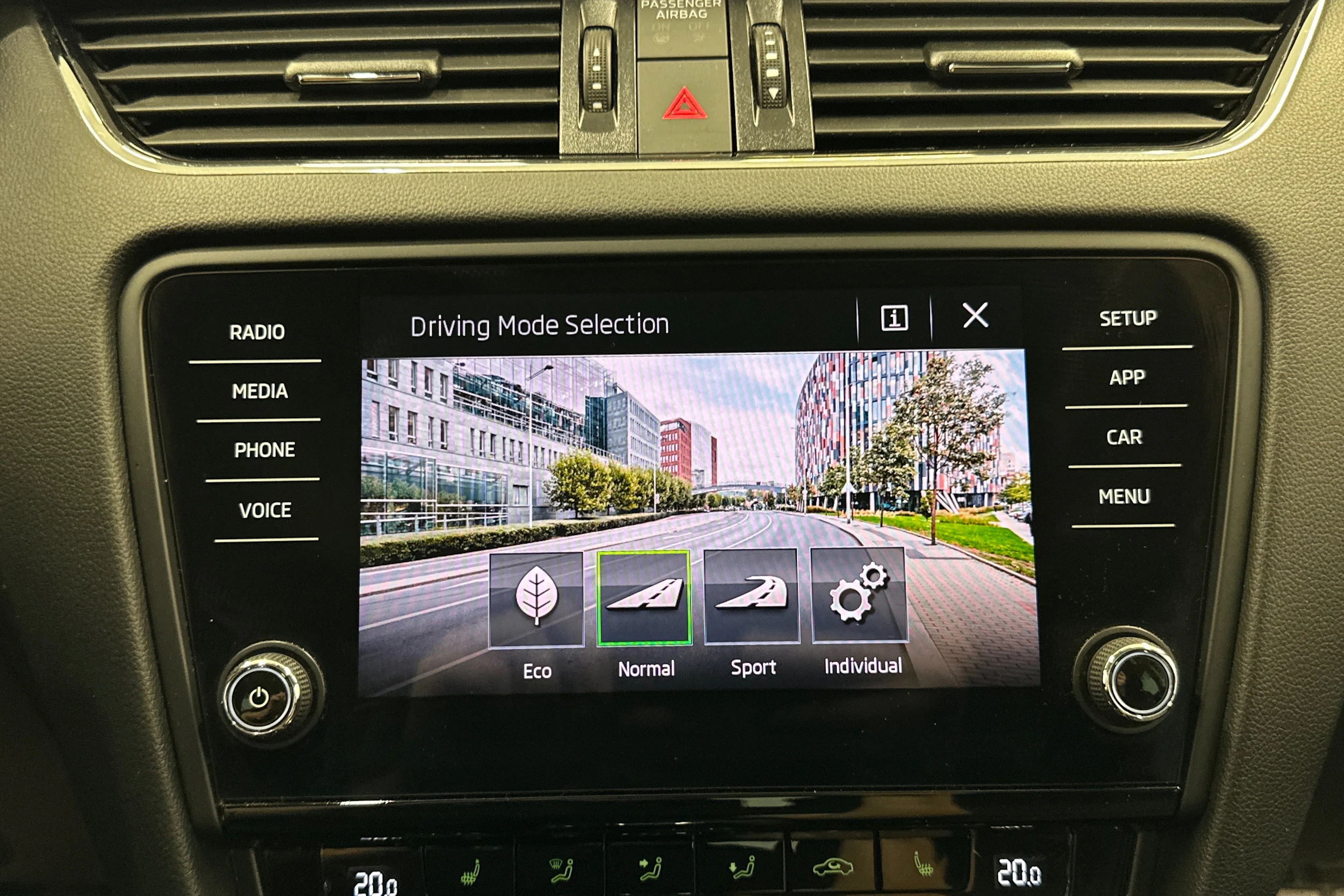 ruskea (beige) Skoda Octavia 2019 kuva 19.