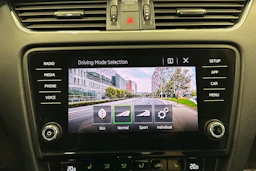 ruskea (beige) Skoda Octavia 2019 kuva 19.