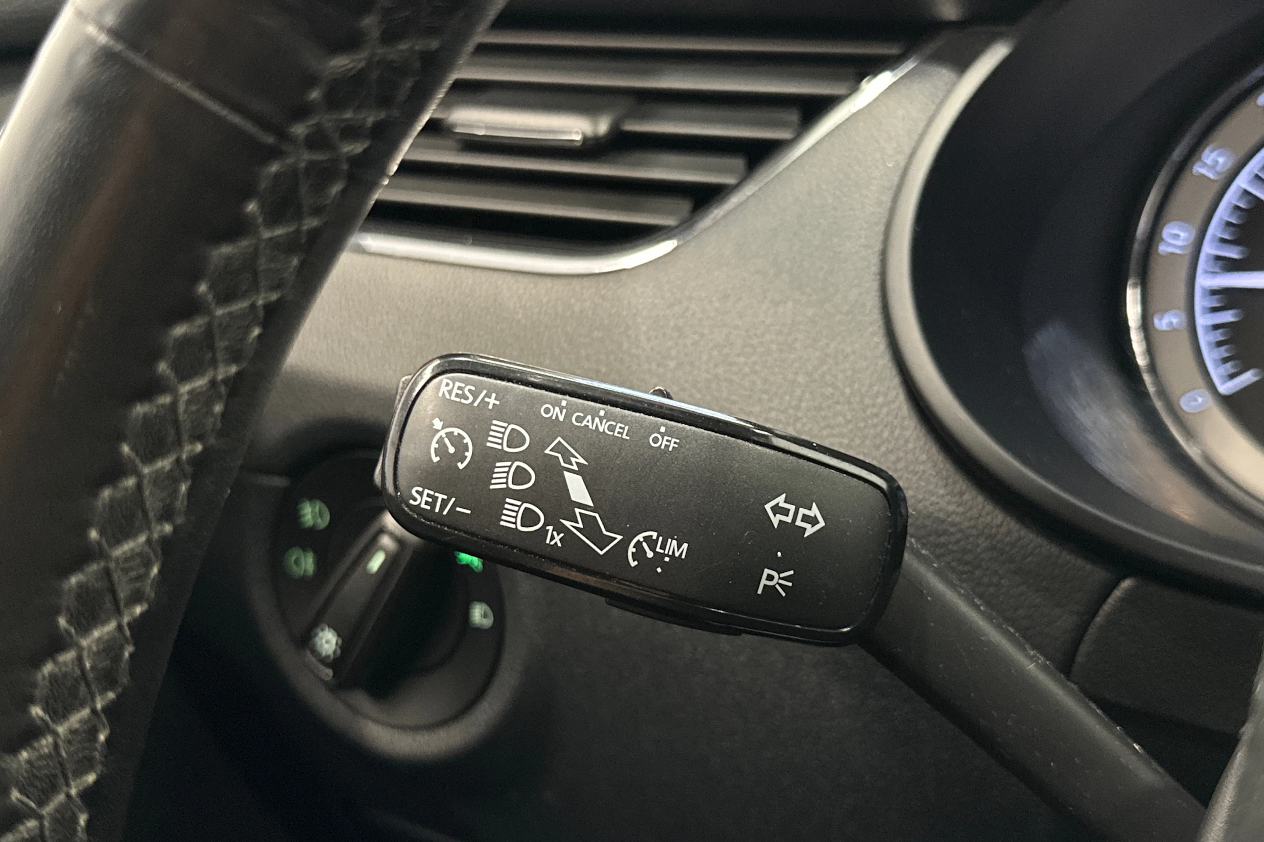 ruskea (beige) Skoda Octavia 2019 kuva 22.