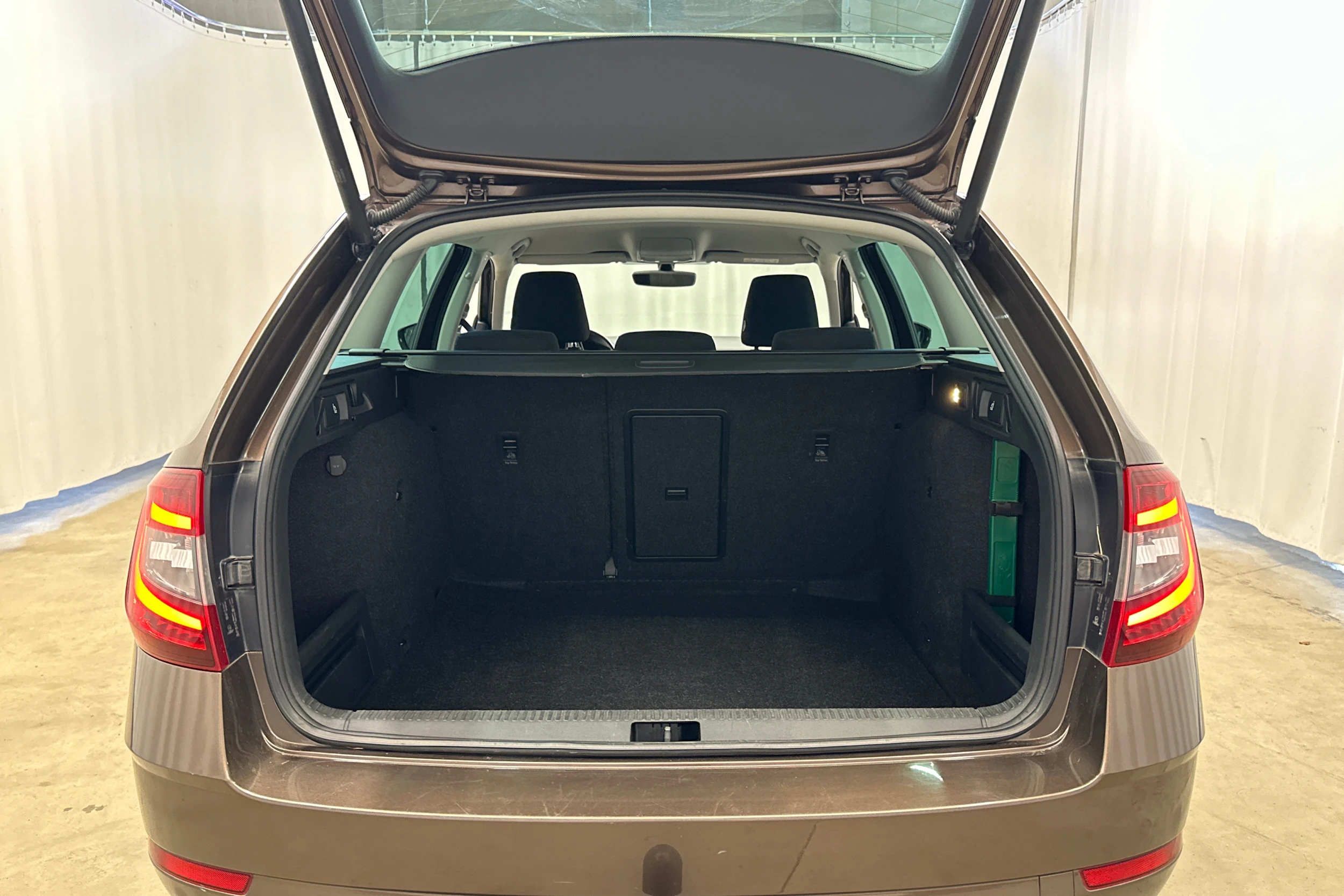 ruskea (beige) Skoda Octavia 2019 kuva 26.