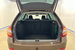 ruskea (beige) Skoda Octavia 2019 kuva 26.