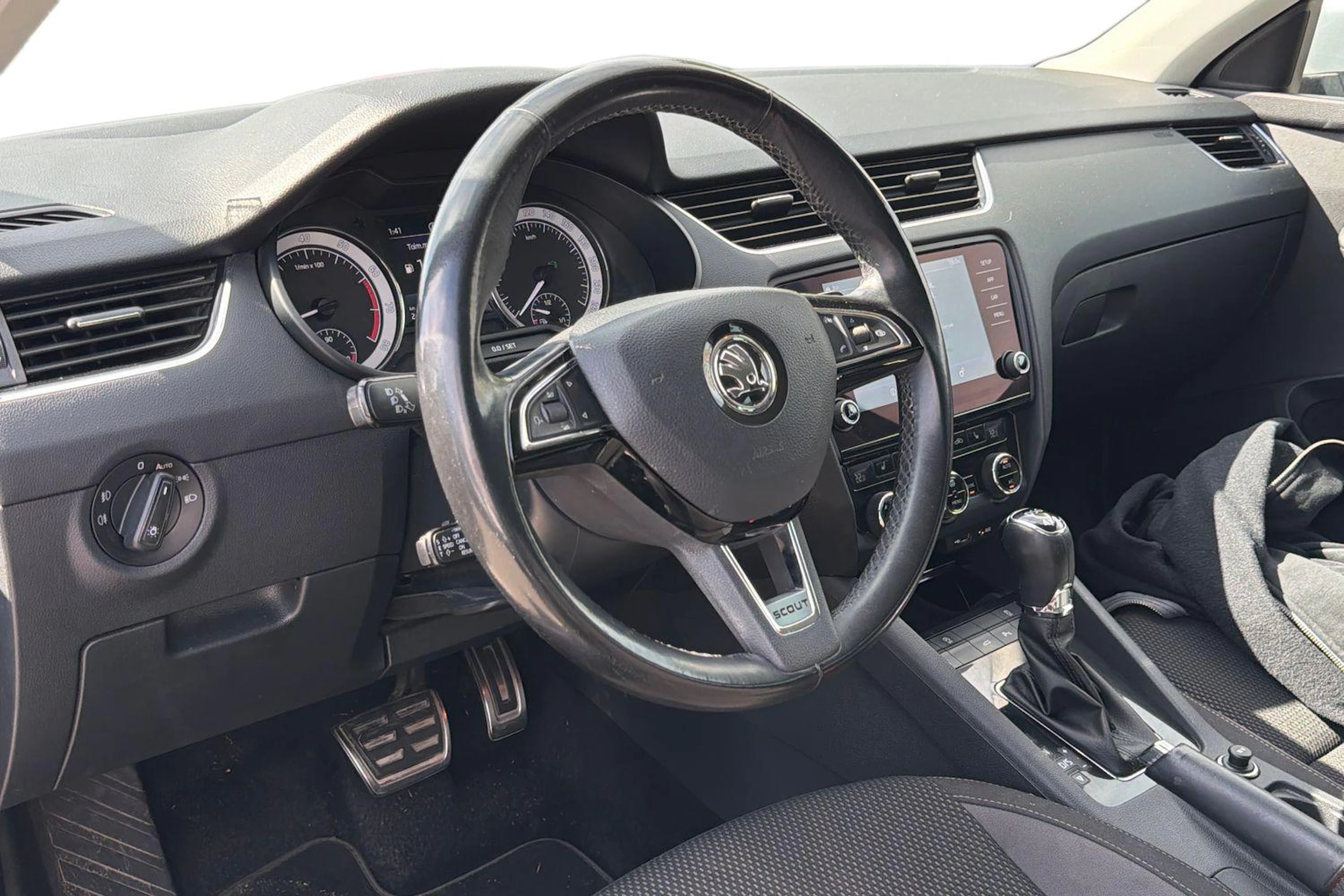 musta Skoda Octavia 2018 kuva 3.