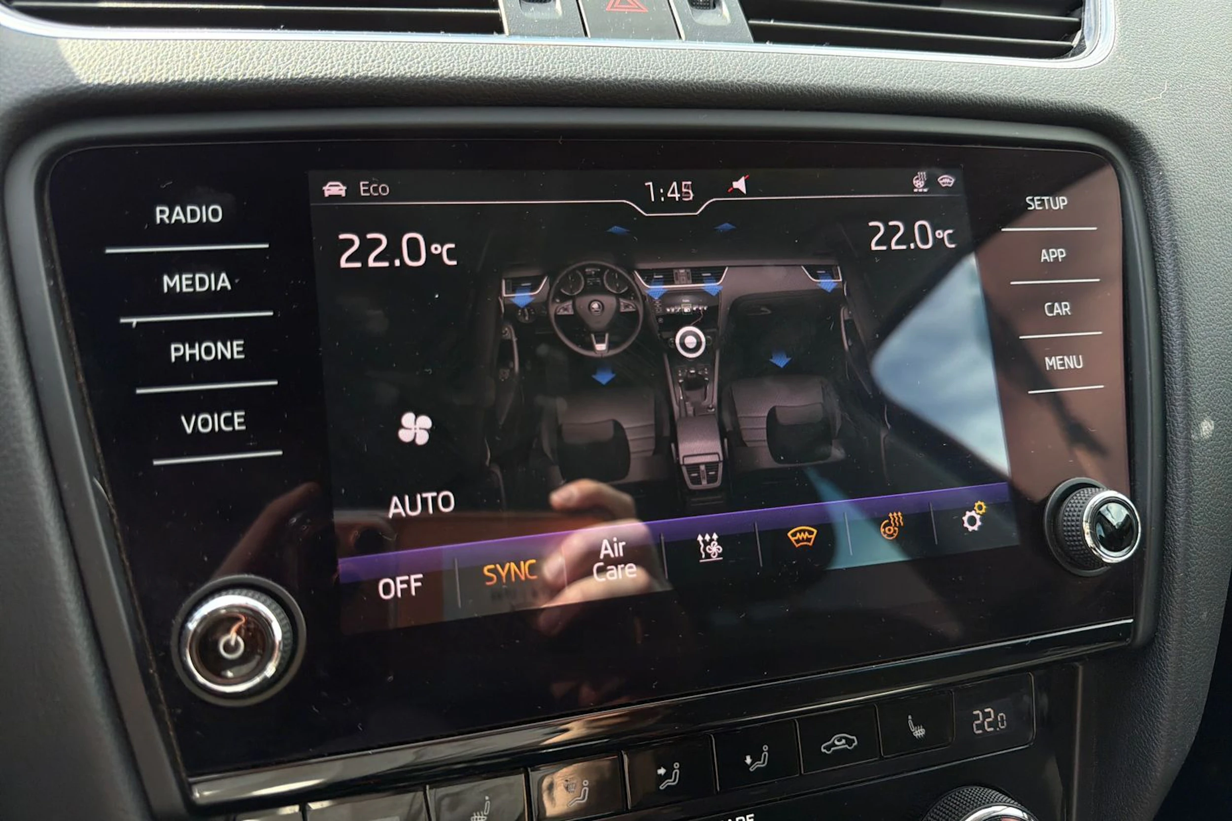 musta Skoda Octavia 2018 kuva 8.