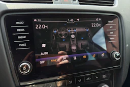 musta Skoda Octavia 2018 kuva 8.